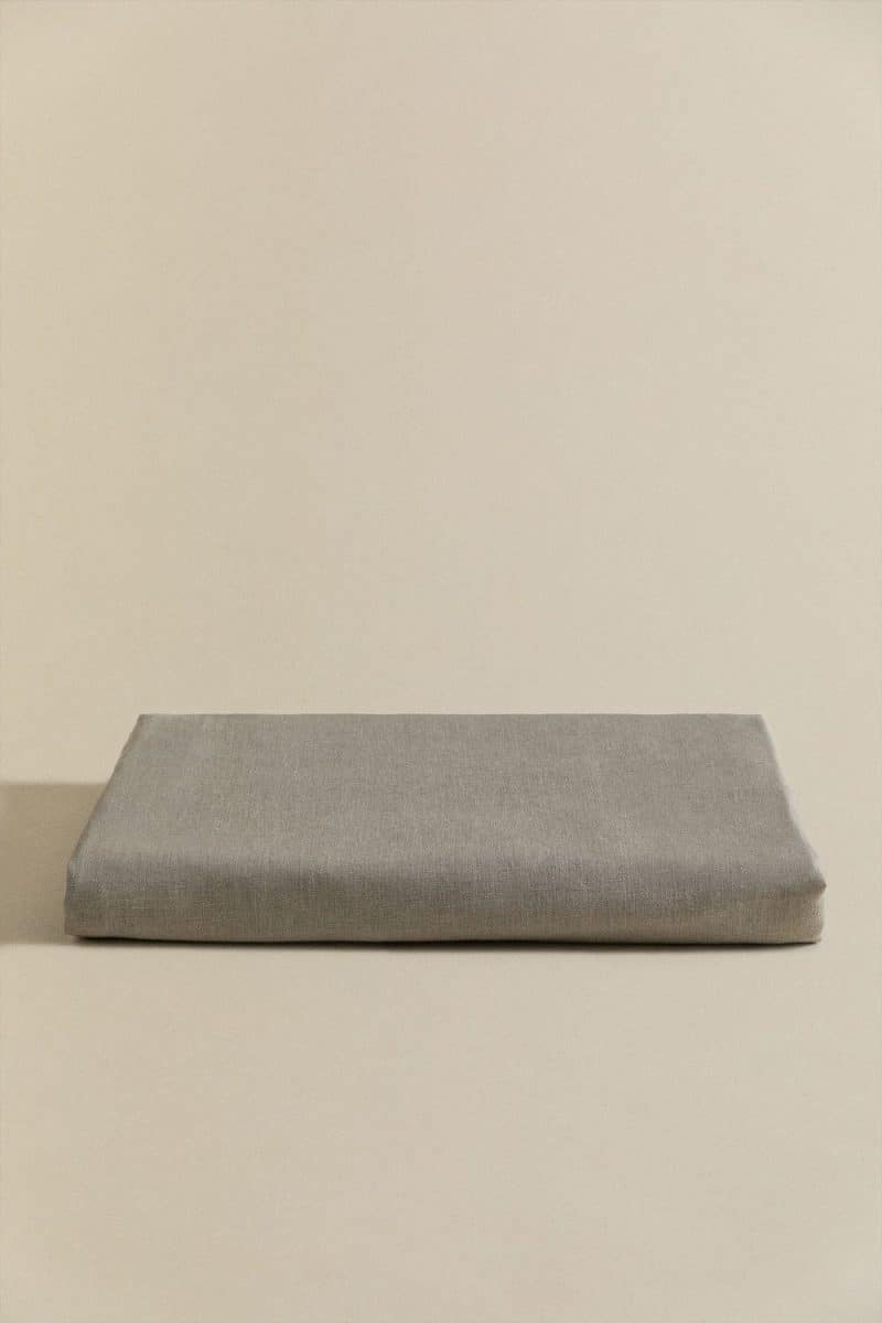 Descubre la elegancia del Mantel en Lino Jiko de Jameos Estudio. Diseño versátil, 100% lino. Calidez y estilo para tu mesa. ¡Haz cada comida única!