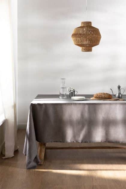 Descubre la elegancia del Mantel en Lino Jiko de Jameos Estudio. Diseño versátil, 100% lino. Calidez y estilo para tu mesa. ¡Haz cada comida única!