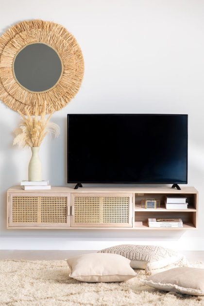Experimenta la elegancia del Mueble TV Lush: diseño sofisticado en madera de paulownia, detalles de ratán, compacto y resistente. ¡Jameos Estudio, tu estilo en casa!