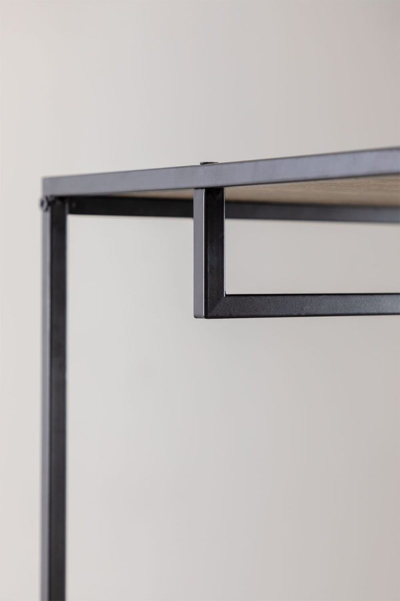 Optimiza tu espacio con el Perchero Vexa de Jameos Estudio: estructura de hierro, dos baldas de madera, estilo industrial. ¡Descúbrelo ahora!
