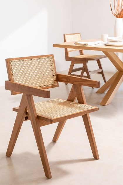 Transforma tu hogar con la elegante Silla de Comedor en Ratán de Jameos Estudio. Estilo vintage, confort excepcional. ¡Descúbrela ahora!