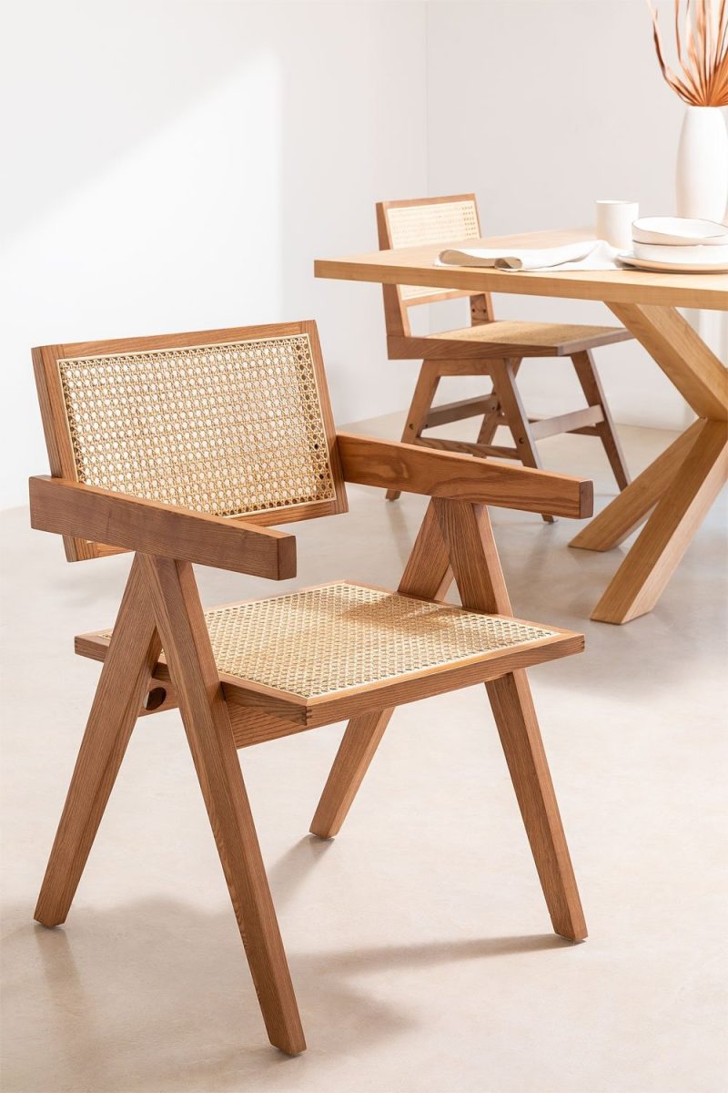 Transforma tu hogar con la elegante Silla de Comedor en Ratán de Jameos Estudio. Estilo vintage, confort excepcional. ¡Descúbrela ahora!