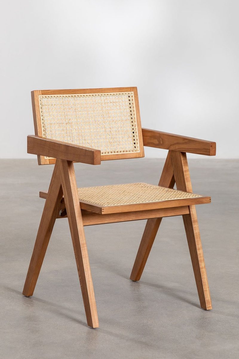 Transforma tu hogar con la elegante Silla de Comedor en Ratán de Jameos Estudio. Estilo vintage, confort excepcional. ¡Descúbrela ahora!
