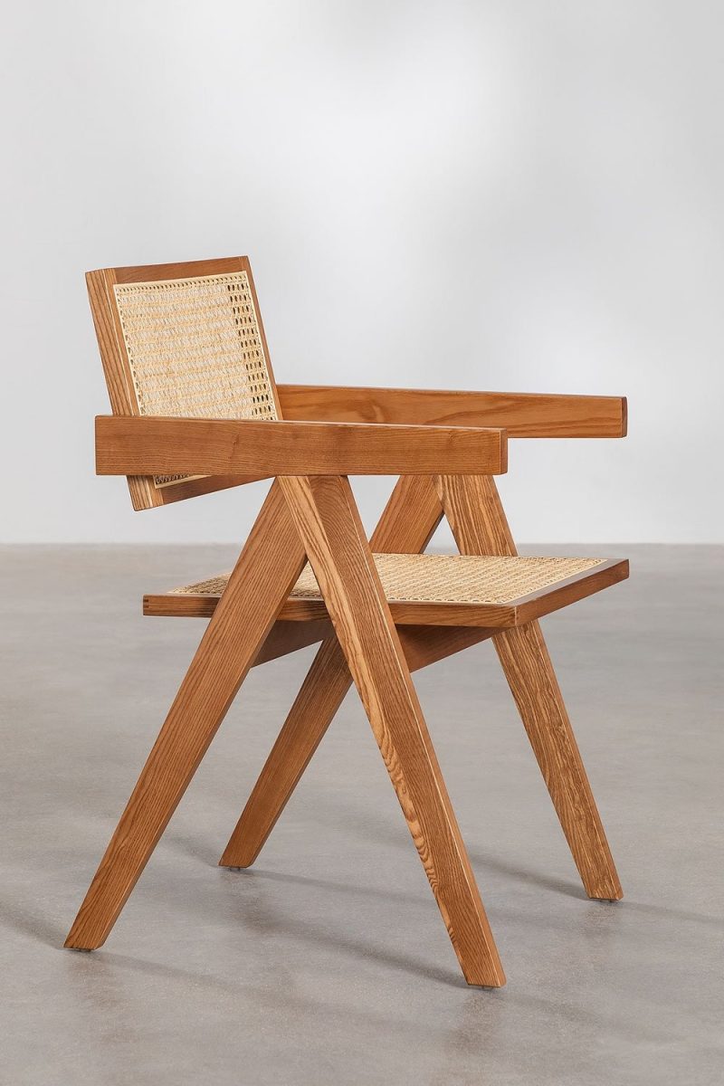 Transforma tu hogar con la elegante Silla de Comedor en Ratán de Jameos Estudio. Estilo vintage, confort excepcional. ¡Descúbrela ahora!