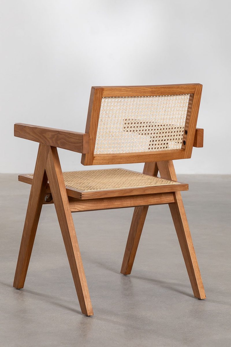 Transforma tu hogar con la elegante Silla de Comedor en Ratán de Jameos Estudio. Estilo vintage, confort excepcional. ¡Descúbrela ahora!