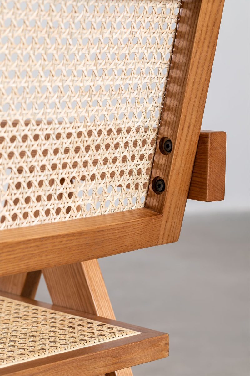 Transforma tu hogar con la elegante Silla de Comedor en Ratán de Jameos Estudio. Estilo vintage, confort excepcional. ¡Descúbrela ahora!