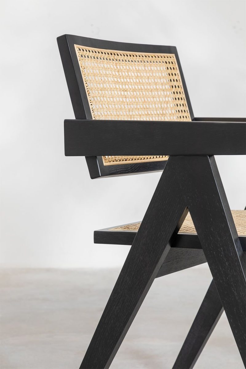 Transforma tu hogar con la elegante Silla de Comedor en Ratán de Jameos Estudio. Estilo vintage, confort excepcional. ¡Descúbrela ahora!