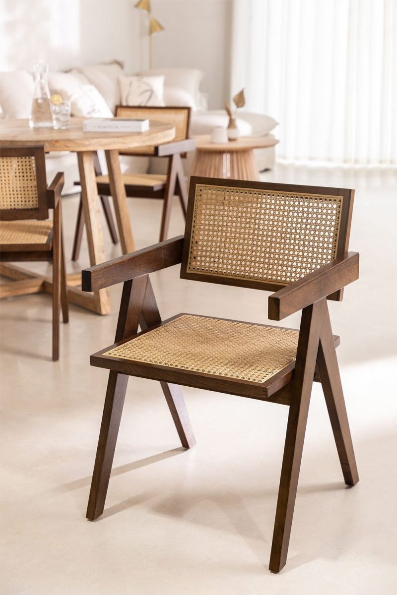 Transforma tu hogar con la elegante Silla de Comedor en Ratán de Jameos Estudio. Estilo vintage, confort excepcional. ¡Descúbrela ahora!