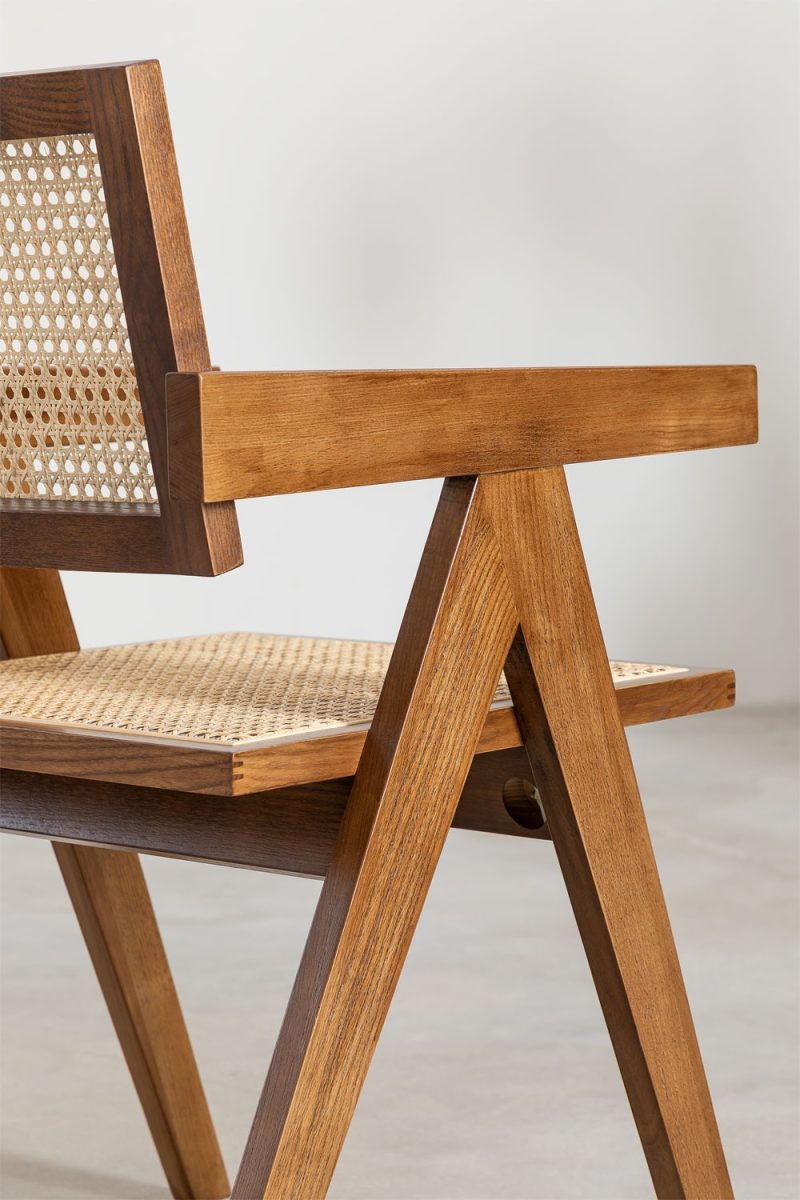 Transforma tu hogar con la elegante Silla de Comedor en Ratán de Jameos Estudio. Estilo vintage, confort excepcional. ¡Descúbrela ahora!