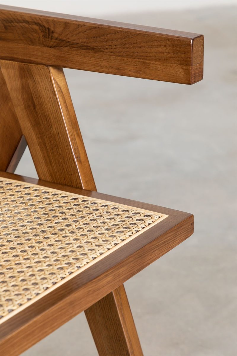 Transforma tu hogar con la elegante Silla de Comedor en Ratán de Jameos Estudio. Estilo vintage, confort excepcional. ¡Descúbrela ahora!