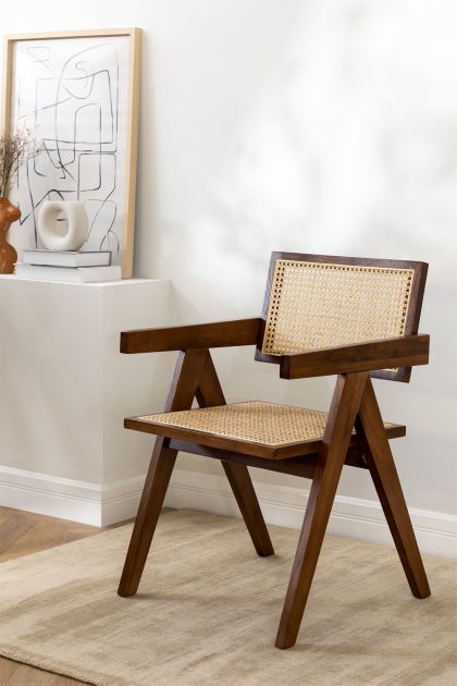 Transforma tu hogar con la elegante Silla de Comedor en Ratán de Jameos Estudio. Estilo vintage, confort excepcional. ¡Descúbrela ahora!