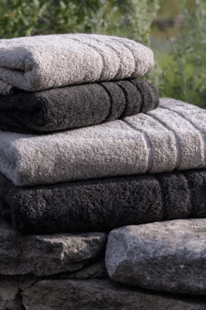 Experimenta la suavidad de la toalla Callisto: algodón peinado de lujo, absorción eficiente y elegancia en cada hilo. ¡Descúbrelo ahora!