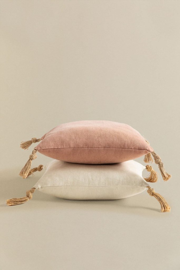 Eleva tu decoración con el Cojín Cuadrado en Algodón y Yute (45x45 cm): sofisticación y confort en un diseño único. ¡Transforma tu espacio hoy!