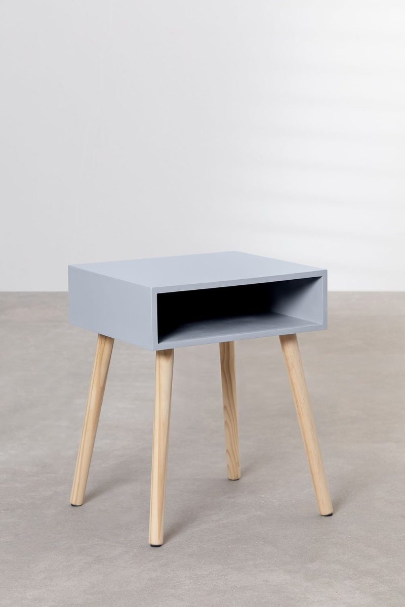 Descubre elegancia funcional en nuestra Mesita de Noche Cuadrada en Madera. Resistente MDF y pino. Estilo nórdico. Medidas 50x41x37 cm. ¡Transforma tu dormitorio!
