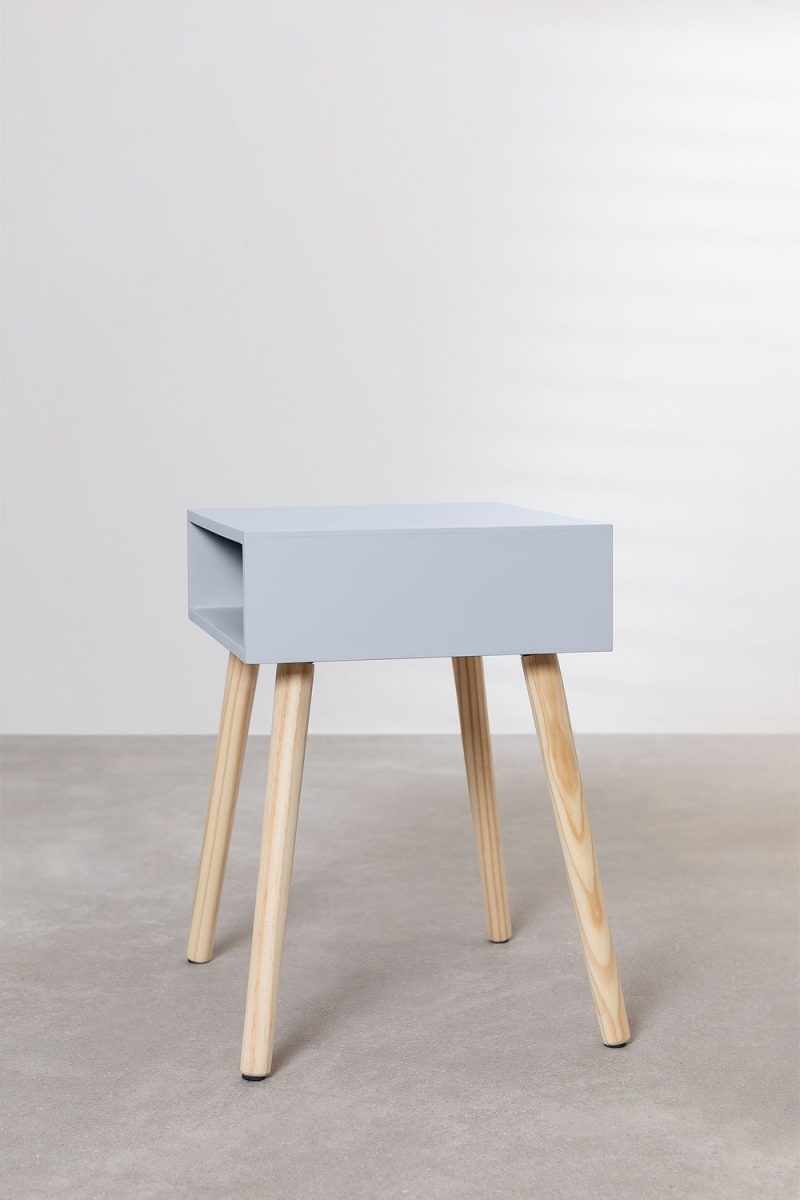 Descubre elegancia funcional en nuestra Mesita de Noche Cuadrada en Madera. Resistente MDF y pino. Estilo nórdico. Medidas 50x41x37 cm. ¡Transforma tu dormitorio!