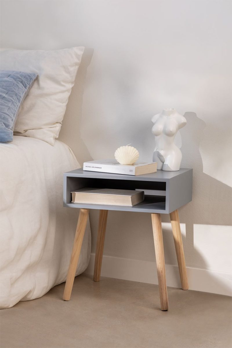 Descubre elegancia funcional en nuestra Mesita de Noche Cuadrada en Madera. Resistente MDF y pino. Estilo nórdico. Medidas 50x41x37 cm. ¡Transforma tu dormitorio!