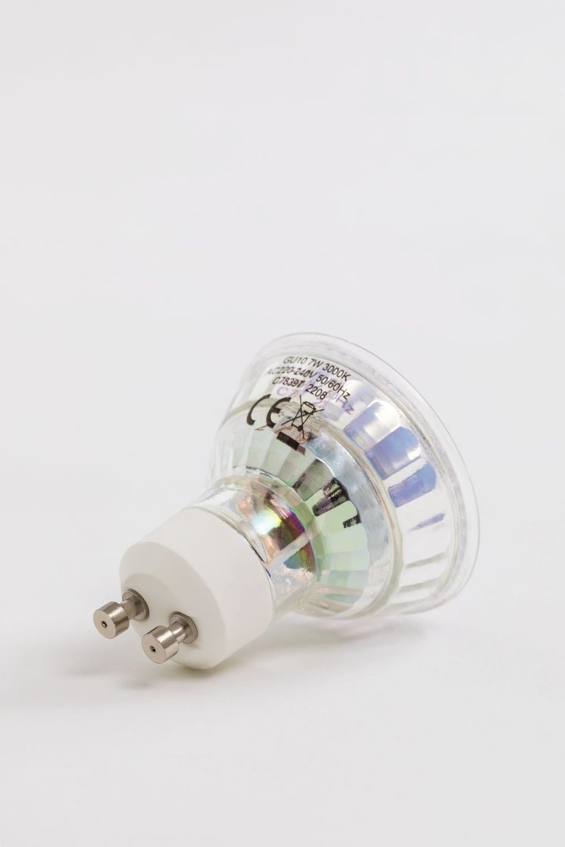Experimenta la eficiencia y elegancia con la Bombilla LED GU10 7W de Jameos Estudio. Ahorro energético del 80-90%. Combínala con estilo en nuestra web.