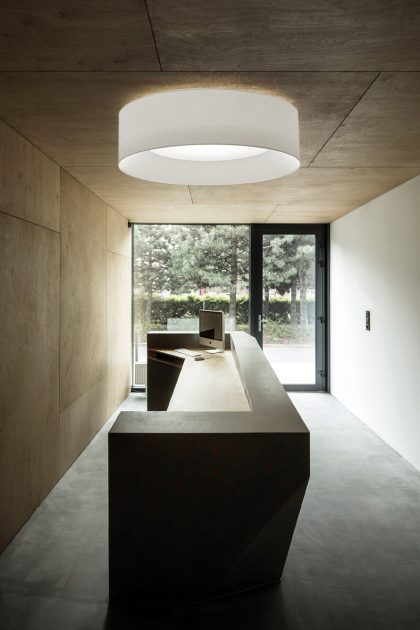 Descubre la elegancia luminosa con "IN TRANSLUCENT" de MASSMI. Ideal para iluminación versátil en interiores. ¡Transforma tu espacio con estilo!