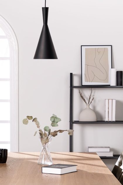 Ilumina con estilo tus espacios con la Lámpara Zoren de Jameos Estudio. Elegancia contemporánea en aluminio de alta calidad. ¡Descúbrela ahora!
