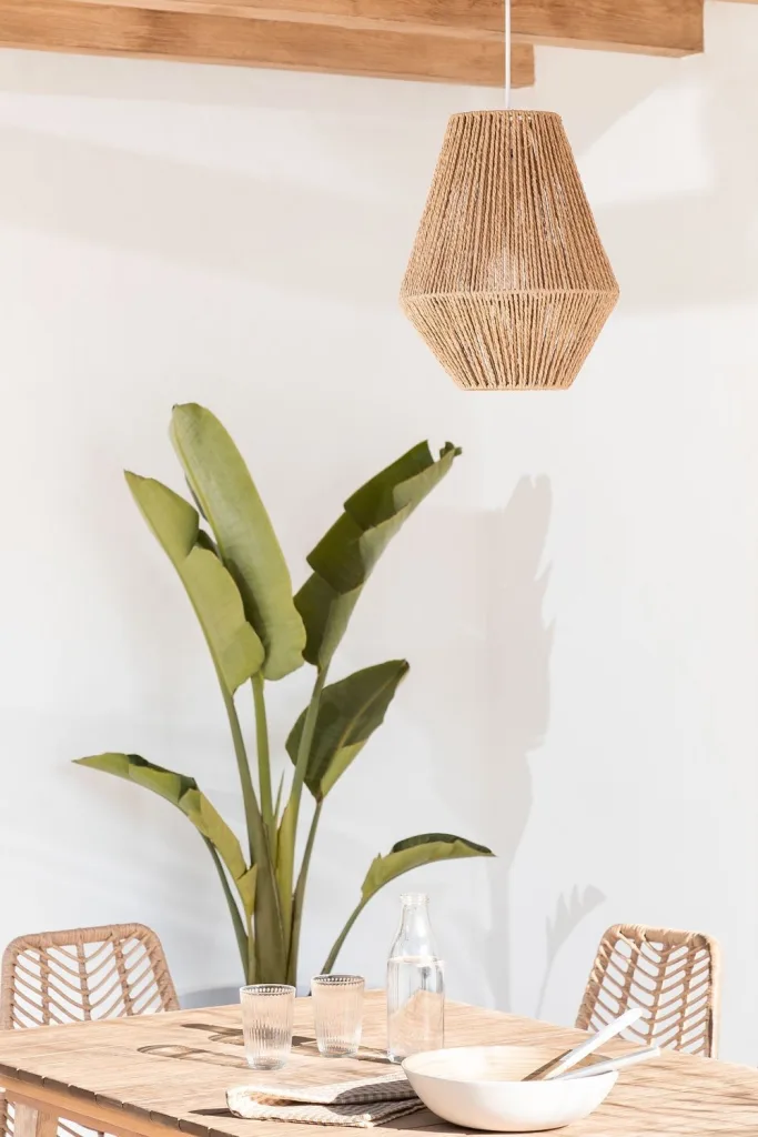Descubre la elegante Lámpara Exterior Vexel Ø29,5 cm de Jameos Estudio. Original diseño en papel trenzado para tu jardín o terraza. ¡Ilumina con estilo!