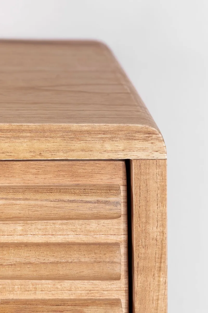 Eleva tu dormitorio con la Mesita de Noche Flotante Linus de Jameos Estudio. Madera mindi, elegancia flotante y funcionalidad única. ¡Descúbrela ahora!
