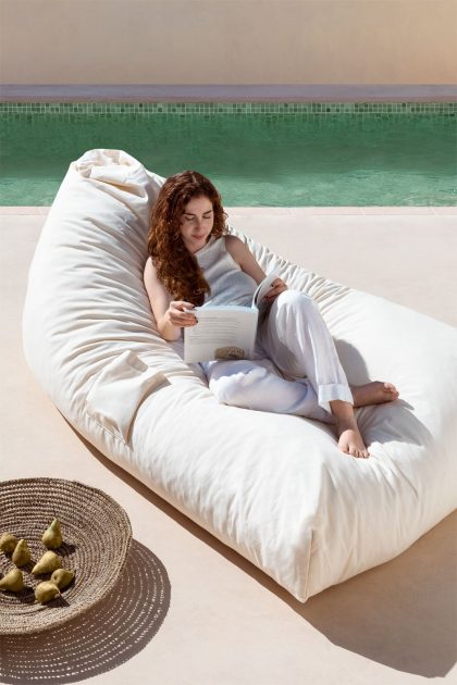 Experimenta la comodidad al aire libre con el Puff Zelix de Jameos Estudio. Resistente, lavable y diseñado para tu espacio. ¡Transforma con estilo!