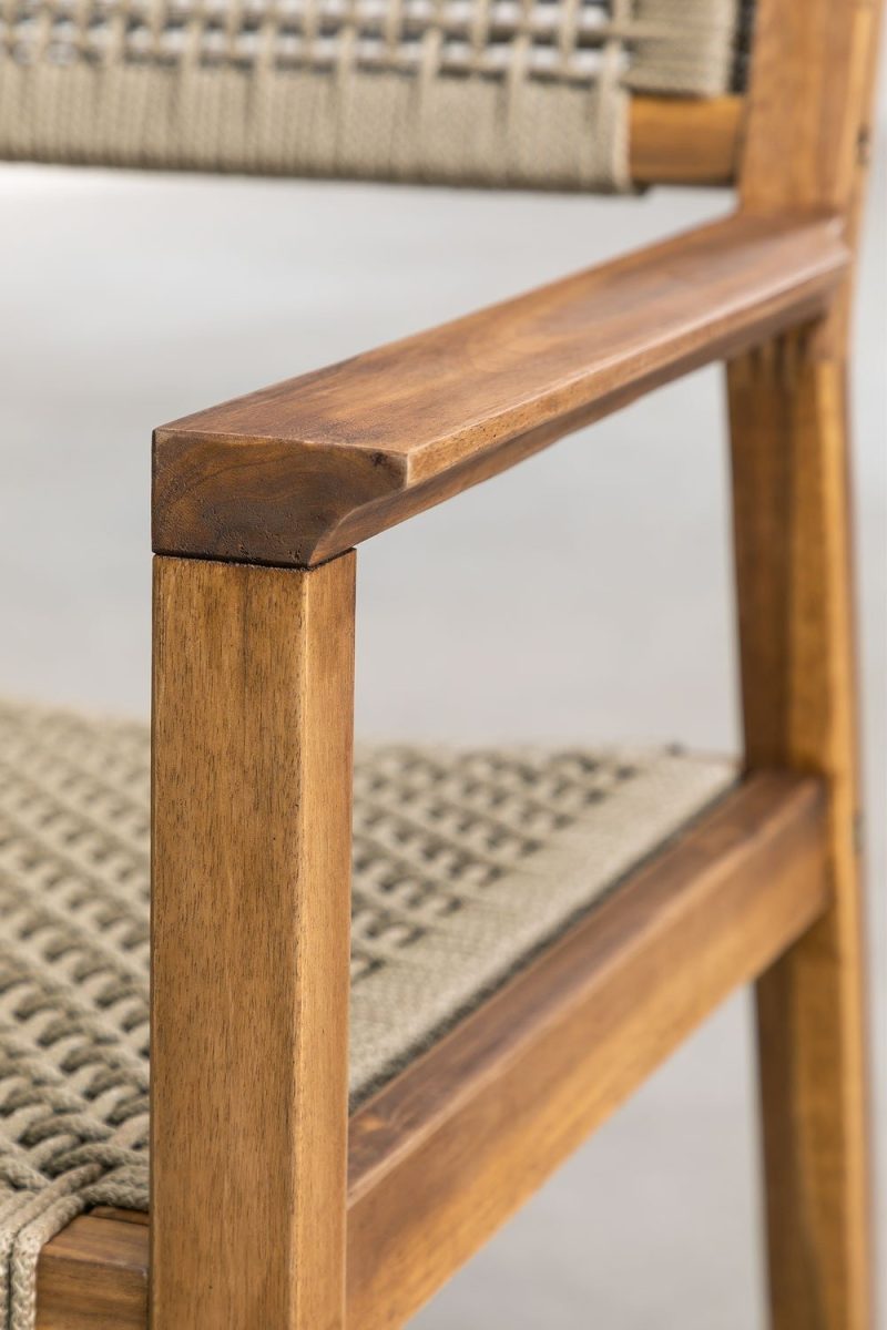 Descubre la Silla de Comedor Vortex: elegancia en madera de acacia con diseño único. Combina estilo y comodidad en tu hogar con Jameos Estudio.