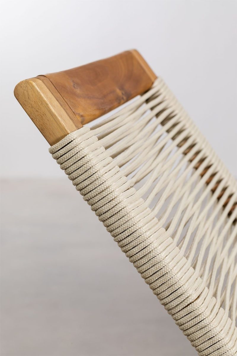 Descubre la elegancia de la Tumbona Kryos en Madera de Acacia. Perfecta para exteriores, resistente y con diseño sofisticado. ¡Relájate con estilo!