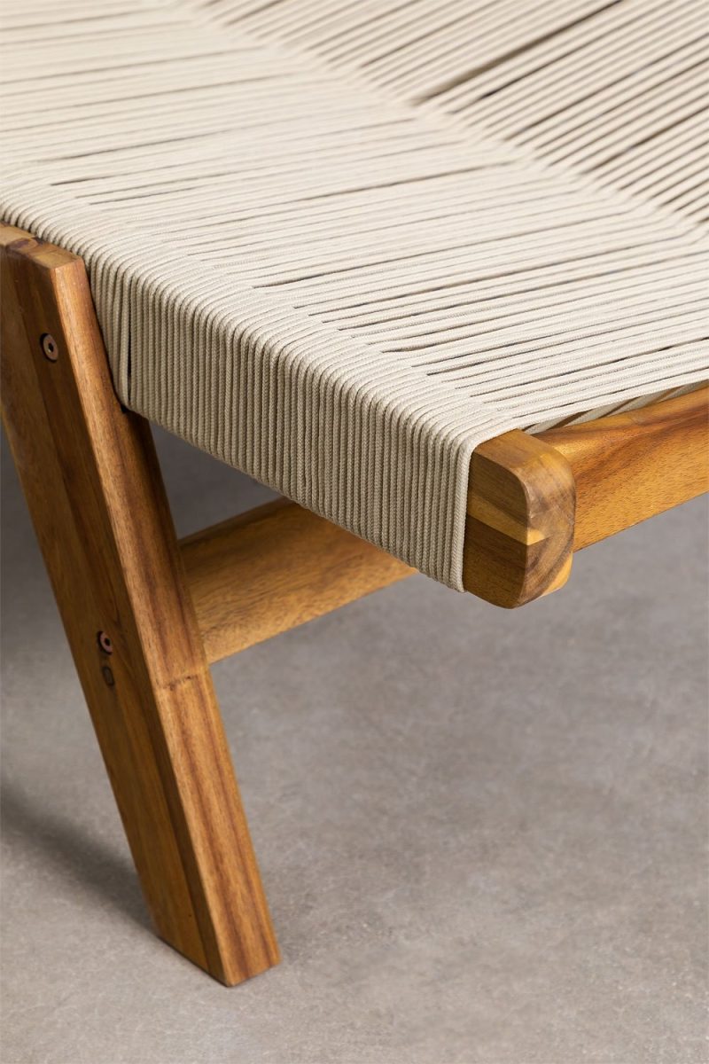 Descubre la elegancia de la Tumbona Kryos en Madera de Acacia. Perfecta para exteriores, resistente y con diseño sofisticado. ¡Relájate con estilo!