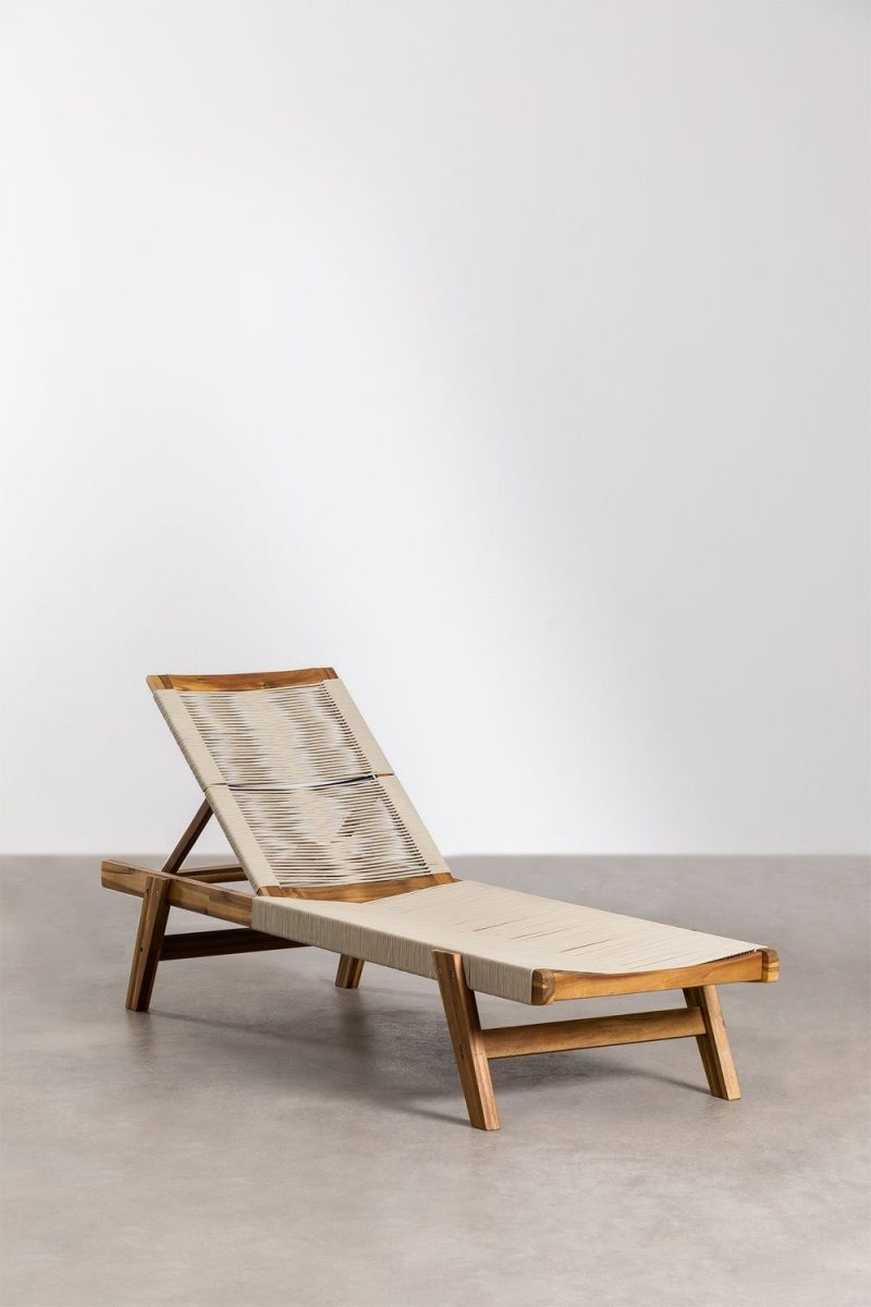 Descubre la elegancia de la Tumbona Kryos en Madera de Acacia. Perfecta para exteriores, resistente y con diseño sofisticado. ¡Relájate con estilo!