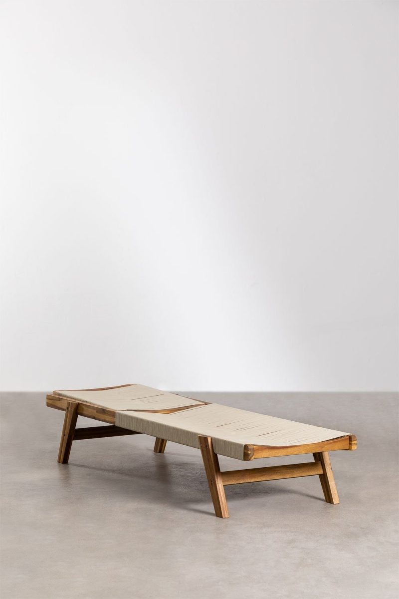 Descubre la elegancia de la Tumbona Kryos en Madera de Acacia. Perfecta para exteriores, resistente y con diseño sofisticado. ¡Relájate con estilo!