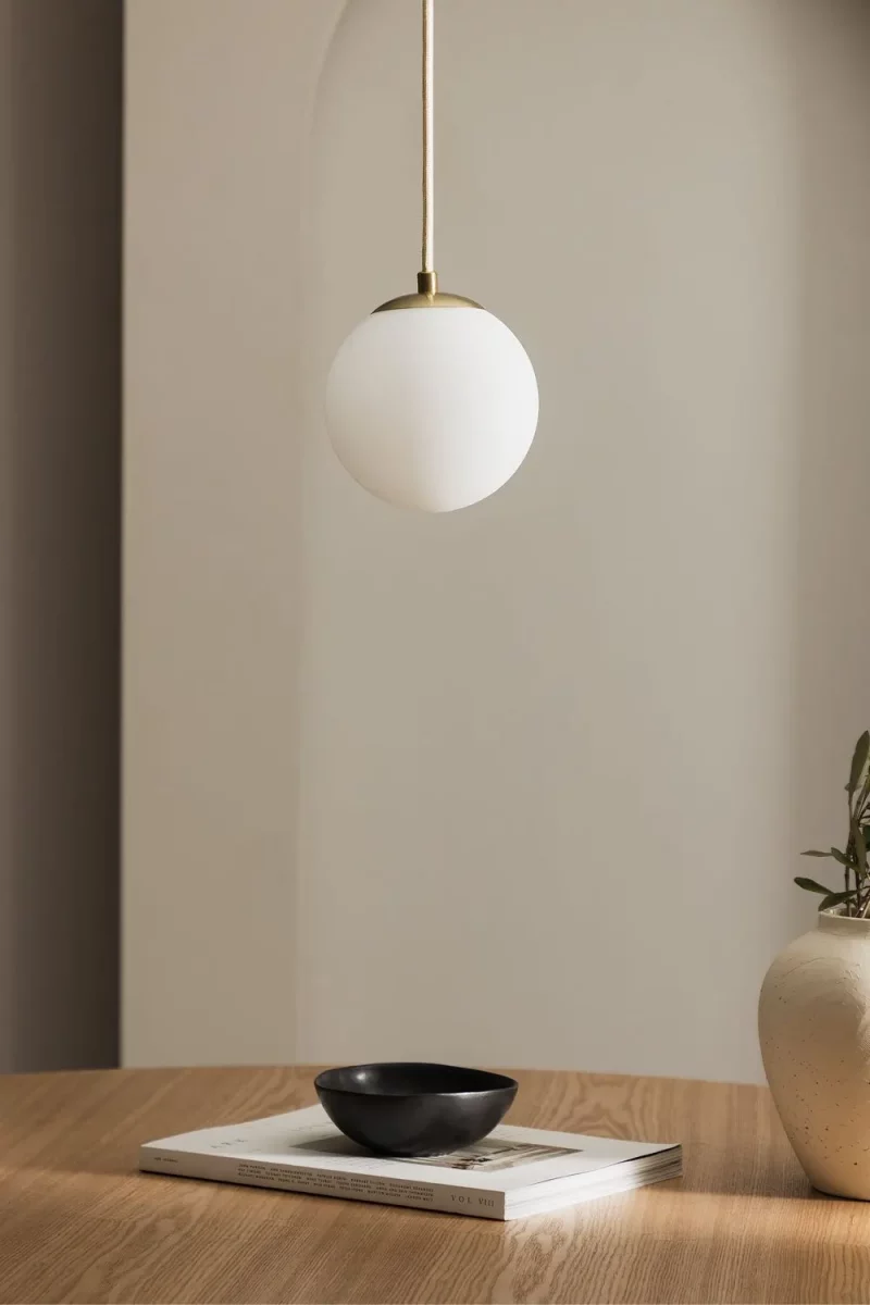lámpara de techo dorada con bola de cristal tienda online Jameos Estudio